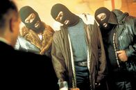 Snatch - Schweine und Diamanten – Die Suche nach Franky und dem Diamanten gestaltet sich für Sol (Lennie James, l.), Vincent (Robbie Gee, M.) und Tyrone (Ade, r.) zu einem ziemlich schwierigen Unternehmen ...
