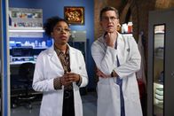 Navy CIS – Kasie Hines (Diona Reasonover, l.); Jimmy Palmer (Brian Dietzen, r.)