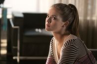 Ringer – Juliet (Zoey Deutch) ist jedes Mittel recht, Siobhan das Leben zur Hölle zu machen ...