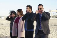 Scorpion – In Mexiko sollen sich (v.l.n.r.) Happy (Jadyn Wong), Paige (Katharine McPhee), Walter (Elyes Gabel) und Cabe (Robert Patrick) um einen fragilen Atomreaktor kümmern. Unterdessen zieht Sylvester in L.A. Toby und dessen Ex-Verlobte zusammen ...