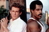 Night Hunter – Eine rechtsextreme Geheimorganisation bedroht das Leben des schwarzen Politikers Larry Richards (Steve James,r.) und seiner Familie. Das ruft dessen Freund, den ehemaligen CIA-Agenten Matt Hunter (Michael Dudikoff) auf den Plan.