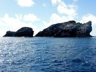 Wildes Hawaii – Standort: Nihoa: Nihoa Island, vom Boot aus aufgenommen.