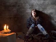 Tatort (NDR) – ARD/NDR TATORT: LEBEN GEGEN LEBEN Uhr im ERSTEN. Amelie (Michelle Barthel)