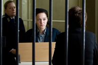 Weissensee – Julia Hausmann (Hannah Herzsprung, M.) wird seit sechs Jahren wegen Landesverrats im Gefängnis Hoheneck festgehalten.