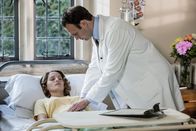 Father Brown – Charlotte Bayley (Allegra Marland) leidet an mysteriösen Schmerzen. Dr. Joseph Ashley (David Sturzaker) hat einen Verdacht woher ihre Bauchkrämpfe und ihr seltsames Verhalten kommen. Doch bevor er diesen äußert, muss er sich ganz sicher sein.