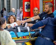 Station 19 – (v.li.) Chandra Wilson (Dr. Miranda Bailey), Jason George (Dr. Ben Warren), Jesse Williams (Dr. Jackson Avery).