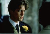 Vier Hochzeiten und ein Todesfall – Charles' (Hugh Grant) Träume zerbrechen, als ihm Carrie ihren reichen Verlobten vorstellt ...