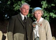 Agatha Christies Marple – Colonel Protheroe (Derek Jacobi, l.); Miss Marple (Geraldine McEwan, r.)