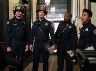 9-1-1 Notruf L.A. – 9-1-1: L-R: Oliver Stark, Peter Krause, Aisha Hinds and Kenneth Choi in the all-new “Trapped” episode of 9-1-1 airing Wednesday, March 14 (9:00-10:00 PM ET/PT) on FOX.CR: Michael Becker / FOX.