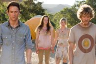 Ruinen – Die erste Begeisterung über den spontanen Urwaldtrip ist bei (v.l.n.r.) Jeff (Jonathan Tucker,), Amy (Jena Malone), Stacy (Laura Ramsey) und Eric (Shawn Ashmore) schnell verflogen. Und sie ahnen nicht, dass sie sich nicht alleine im dichten mexikanischen Dschungel befinden ...