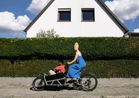 neoriginal: I don't work here – Dawit (Akeem van Flodrop) will sich und den anderen beweisen, dass er es nicht nötig hat, die alten Hemden von Nachbar Lars (Pablo Sprungala) zu tragen. Aus Protest gönnt er sich ein viel zu teures Rennrad! Als seine Frau Laura (Sina Martens) das sieht, steht schnell fest: Das kann Dawit nicht behalten. Sie brauchen ein Rad, das familientauglich ist.