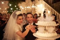 Bella Germania – Der Dreiteiler "Bella Germania" erzählt eine deutsch-italienische Liebes- und Familiengeschichte. Giovanni (Denis Moschitto) ist als Gastarbeiter nach Deutschland gegangen. Nach der Hochzeit in Sizilien 1968 kehren er und seine Frau Rosaria (Ana Sanchez) nach Deutschland zurück.