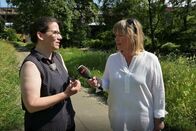 Puls – Puls Wildkräuter Daniela Lager interviewt Phytotherapeutin Anita Schilter auf dem Wildpflanzenspaziergang