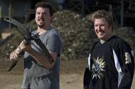 30 Minuten oder weniger – Die beiden Loser Dwayne (Danny McBride, l.) und Travis (Nick Swardson, r.) wollen schnell an sehr viel Geld kommen. Dafür ziehen sie einen Plan durch, der an Skrupellosigkeit nicht zu überbieten ist.