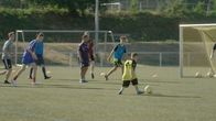 Was wurde aus ...? – Der kleinwüchsige Tobias spielt in seiner Freizeit gerne Fußball.