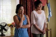 Jane the Virgin – Jane Villanueva (Gina Rodriguez, l.); Alba Villanueva (Ivonne Coll, r.)