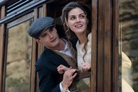 Grand Hotel – Julio (Yon González, l.); Alicia (Amaia Salamanca, r.)