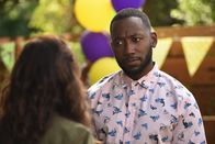 New Girl – Hat mit den Stimmungsschwankungen seiner schwangeren Frau zu kämpfen: Winston (Lamorne Morris) ...