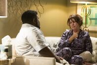 No tomorrow – Hank (Jonathan Langdon, l.); Deirdre Hackmeyer (Amy Pietz, r.)