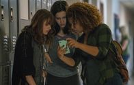 Slender Man – v.l.n.r.) Wren (Joey King); Hallie (Julia Goldani Telles); Chloe (Jaz Sinclair)
