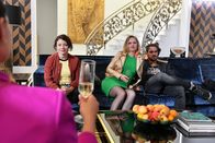 Alles oder Nichts – v.l.n.r.) Jenni (Anna Mennicken), Anja (Franziska Breite) und Rocko (Marc Barthel) ...