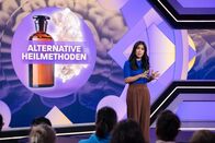 Maithink X - Die Show – Mai Thi Nguyen-Kim moderiert in ihrer unvergleichlichen Weise die "MAITHINK X - Die Show". In dieser Sendung beschäftigt sie sich mit dem Placeboeffekt.