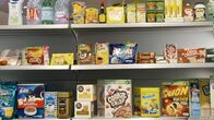 Der große Nestlé-Report – Unterschiedlichste Nestléprodukte in Supermarktregal.