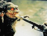 Critters 4 – 50 Jahre danach sind die Igelmonster wieder da: In einem Raumschiff erwachen sie aus ihrem Kaelteschlaf und bedrohen die Crew.