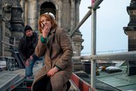 Tatort – Susanne Bonard (Corinna Harfouch) sucht auf dem Dach des Berliner Doms nach möglichen Spuren eines Scharfschützen.