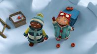 Snowsnaps' Winterspiele – Jonas und Nele verfolgen erstaunt, wie ihr Meisterwerk abhebt.