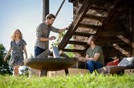 Sturm der Liebe – Hannes (Pablo Konrad, M.) fleht Florian (Arne Löber, r.) an, ihm eine letzte Chance bei Maja (Christina Arends, l.) zu gewähren, als diese plötzlich vor ihnen steht.