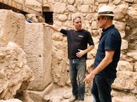 Mythos - Die größten Rätsel der Geschichte – Archäologische Funde bezeugen die Eroberung Jerusalems durch die Babylonier vor gut 2.600 Jahren. Danach verliert sich die Spur der Bundeslade.