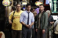 Scorpion – Als Sylvester (Ari Stidham, l.), Walter (Elyes Gabel, M.) und Toby (Eddie Kaye Thomas, r.) in Las Vegas ankommen, glauben sie am Ziel ihrer Träume zu sein - bis alles schief geht ...