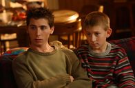 Malcolm mittendrin – Malcolm muss feststellen, dass Reese (Justin Berfield, l.) und Dewey (Erik Per Sullivan, r.) ihn schief angucken. Aber warum nur?