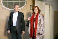 Oben ohne – L-R: Boris (Alexander Goebel), Sarah Horrowitz (Elfi Eschke).