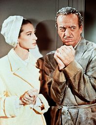 Der rosarote Panther – Sir Charles Lytton (David Niven) alias "Das Phantom" hat sich vor Inspektor Clouseau, der ihn entlarven will, zu dessen schöner Frau Simone (Capucine) geflüchtet.