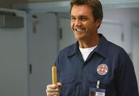 Scrubs - Die Anfänger – Noch freut er sich über die Ankunft der neuen Ärztin im Krankenhaus: der Hausmeister (Neil Flynn) ...