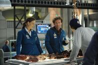 Bones - Die Knochenjägerin – (v.l.n.r.) Brennan (Emily Deschanel); Jack Hodgins (T.J. Thyne); Finn Abernathy (Luke Kleintank)