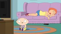 Family Guy – Stewie Griffin (l.); Lois Griffin (r.)