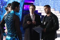 Castle – v.r.) und Javier Esposito (Jon Huertas, r.) stellen ...