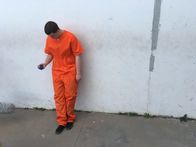 Mysterien des Weltalls – Positive Interaktionen im Gefängnis sind selten.