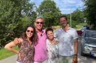 Expedition in die Heimat – Gruppenfoto mit den Oldtimerfreunden.