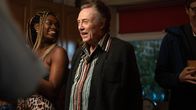 The Outlaws – Frank (Christopher Walken) hat allen Grund zu feiern. Er hat nicht nur die Chance, sich wieder mit seiner Familie zu versöhnen, sondern so viel Geld, um sich ein neues Leben zu kaufen.