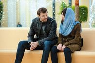 Homeland – Yevgeny Gromov (Costa Ronin, l.); Carrie Mathison (Claire Danes, r.)
