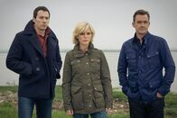 Silent Witness – Jack Hodgson (David Caves, l.), Nikki Alexander (Emilia Fox, M.) und Dr. Thomas Chamberlain (Richard Lintern, r.) ermitteln in einem neuen Mordfall. Ein Verdächtiger ist schnell gefunden.