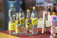 besseresser – Sebastian Lege nimmt Tonic Water in Augenschein. In dem bitteren Getränk verbirgt sich vor allem eines: viel Zucker!
