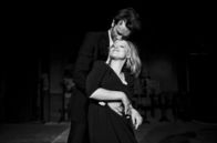 Kino aus Osteuropa: Cold War - Der Breitengrad der Liebe – Im Rausch der Liebe: Wiktor (Tomasz Kot) und Zula (Joanna Kulig) sind wie füreinander geschaffen.; MDR FERNSEHEN KINO AUS OSTEUROPA: COLD WAR – DER BREITENGRAD DER LIEBE Uhr. Ab 18.10.2024 in der ARD-Mediathek. Im Rausch der Liebe: Wiktor (Tomasz Kot) und Zula (Joanna Kulig) sind wie füreinander geschaffen.