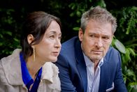 Sturm der Liebe – Sophia (Krista Birkner, l.) versucht, Christoph (Dieter Bach, r.) einen Großteil der Anschubfinanzierung aufzuhalsen.