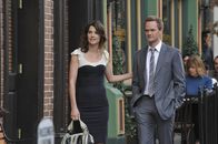 How I Met Your Mother – Als Barney (Neil Patrick Harris, r.) und Robin (Cobie Smulders, l.) erfahren, dass sich Ted mit Zoey in Brooklyn auf einen Kaffee verabredet hat, machen sie sich sofort auf den Weg, um das zu verhindern ...
