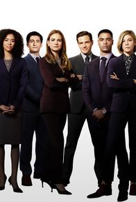 For the People – (v.li.): Allison Adams (Jasmin Savoy Brown), Jay Simmons (Wesam Keesh), Sandra Bell (Britt Robertson), Seth Oliver (Ben Rappaport), Leonard Knox (Regé-Jean Page), Kate Littlejohn (Susannah Flood).